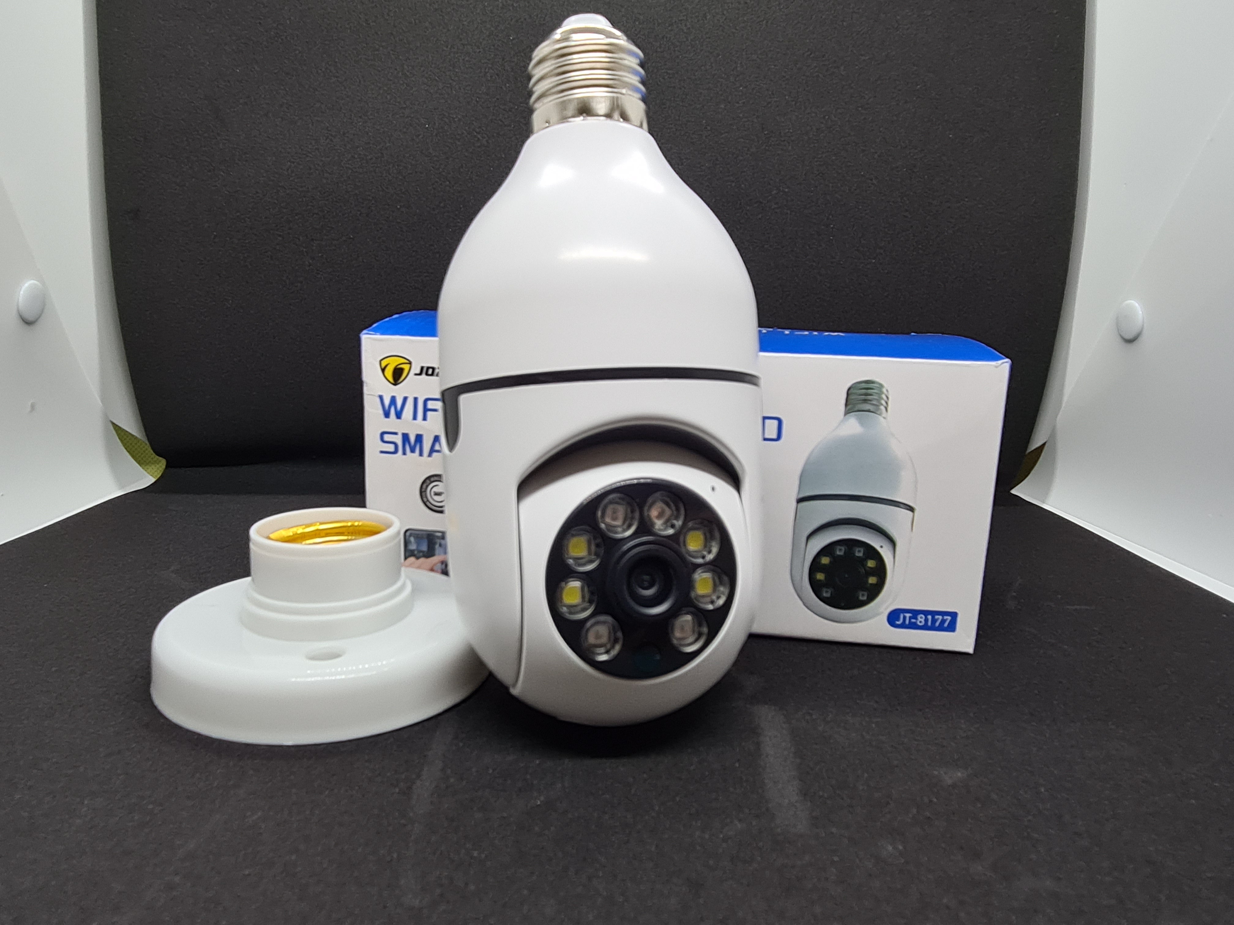 Camera IP HD Smart-Bulb cu Senzor PIR 90 De grade, Slot Card SD, Rotație 355°, Viziune Nocturna, Aplicatie Mobila