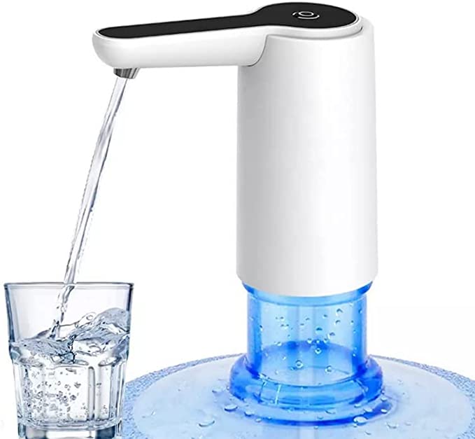Dispenser portabil pentru apă filtrată îmbuteliată, cu pompă automată și suport propriu