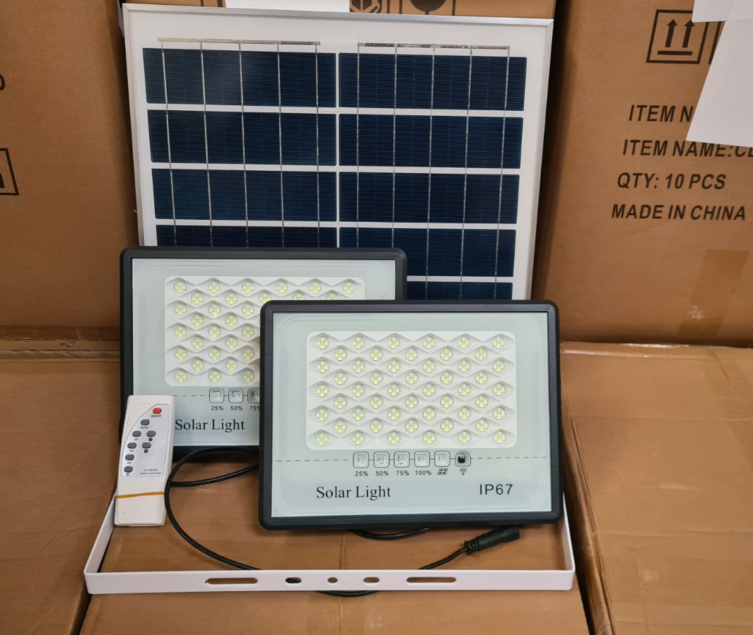Set 2x Proiector Solar 100W/80W cu Panou Fotovoltaic si Autonomie de 14 Ore